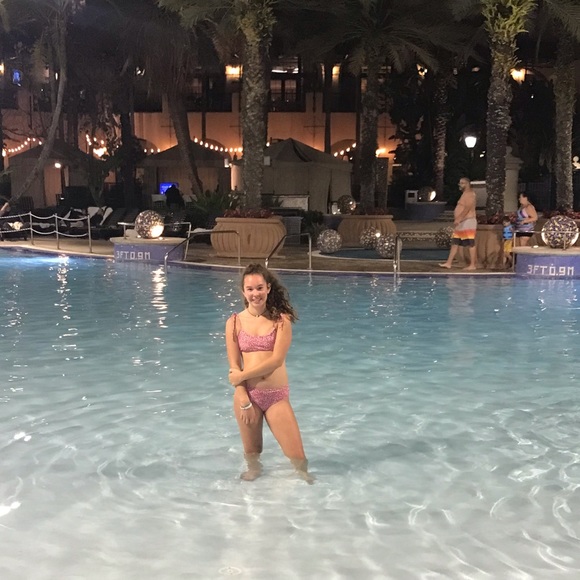 Meet your Posher, Brenna - Picture 3 of 4